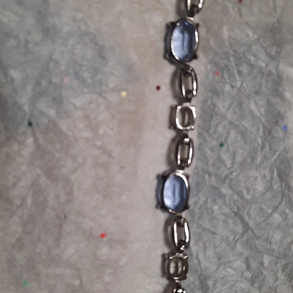 Zwarovski crystal Necklace - Picture 8 of 16
